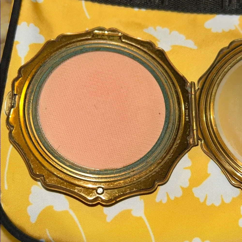Vintage Stratton powder compact floral embossed - Picture 6 of 11